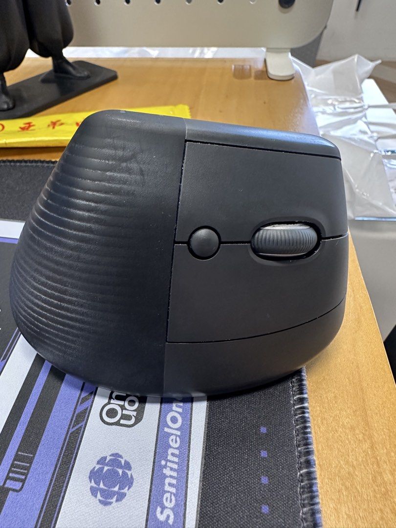 Logitech Vertical Ergonomic Mouse496165771962624002