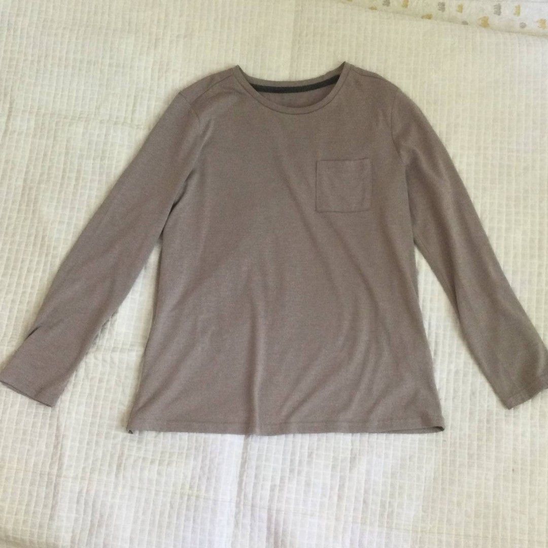 Long Sleeve Pocket T-Shirt (Category: Tshirts & Polo Shirts ) located in Koronadal. Submitted by hashiecoll22 (Listing ID 1446808668, Image 1). Description: - Classic long sleeve t-shirt - Neutral brown color - Features a handy chest pocket - Made from soft, comfortable fabric - Perfect for layering or wearing on its own - Simple and versatile design.