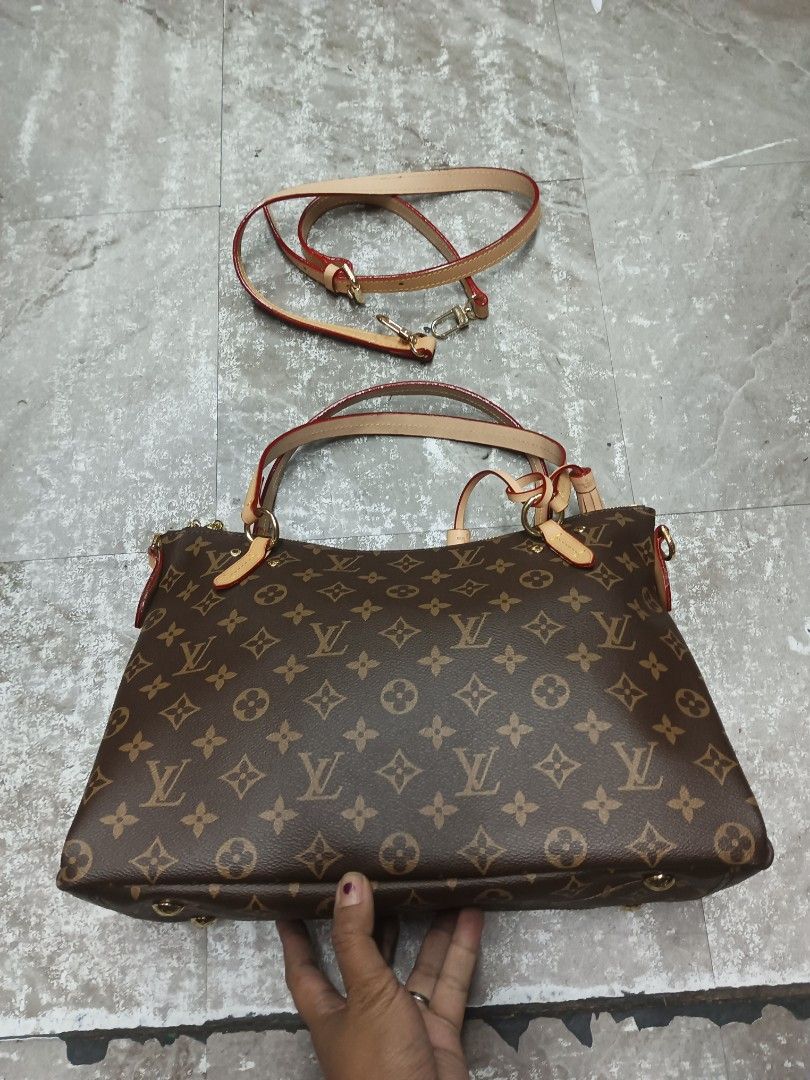 Louis Vuitto Neo Locket MM (Category: Luxury Bags & Wallets) located in Baguio. Submitted by brandeditems16 (Listing ID 1446907147, Image 1). Description: - Classic Louis Vuitton monogram tote - Durable canvas exterior with leather trim - Includes a detachable shoulder strap - Elegant gold-tone hardware - Luxurious deep red interior lining - Ample space for all your essentials - Ideal for everyday use.