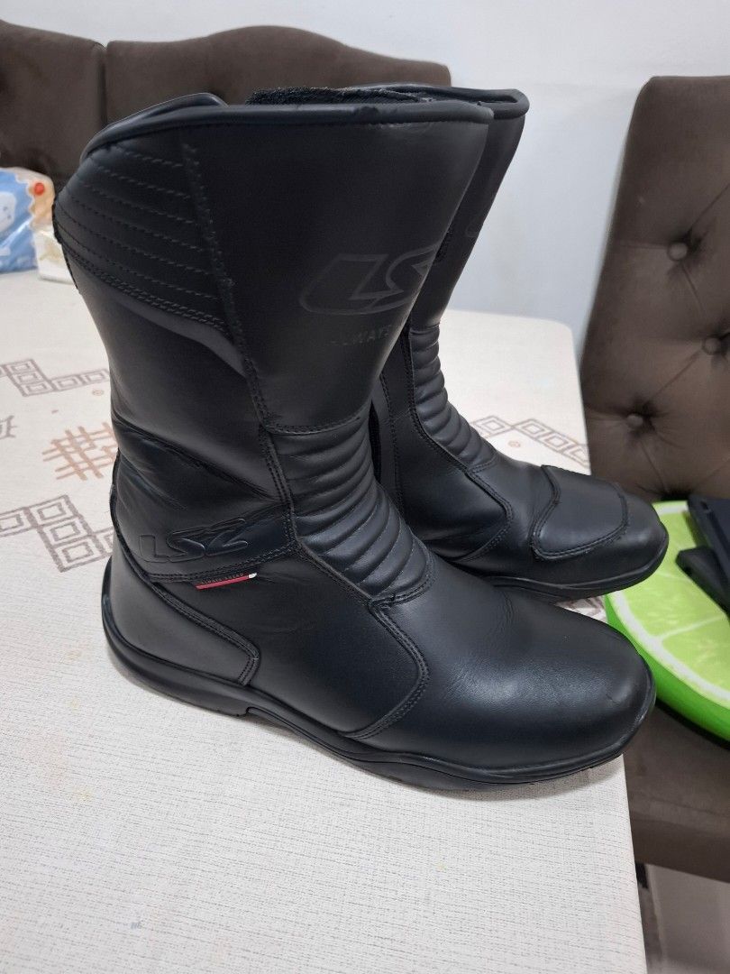 LS2 Motorcycle Boots Black Leather (Category: Boots) located in Quezon City. Submitted by quickmountain_b45748 (Listing ID 1446726570, Image 1). Description: - Black leather motorcycle boots - Full height, ideal for riding - Convenient side zipper closure - Shows some scuffing on the toes - Overall in good, pre-loved condition - Perfect for your next adventure on two wheels!.