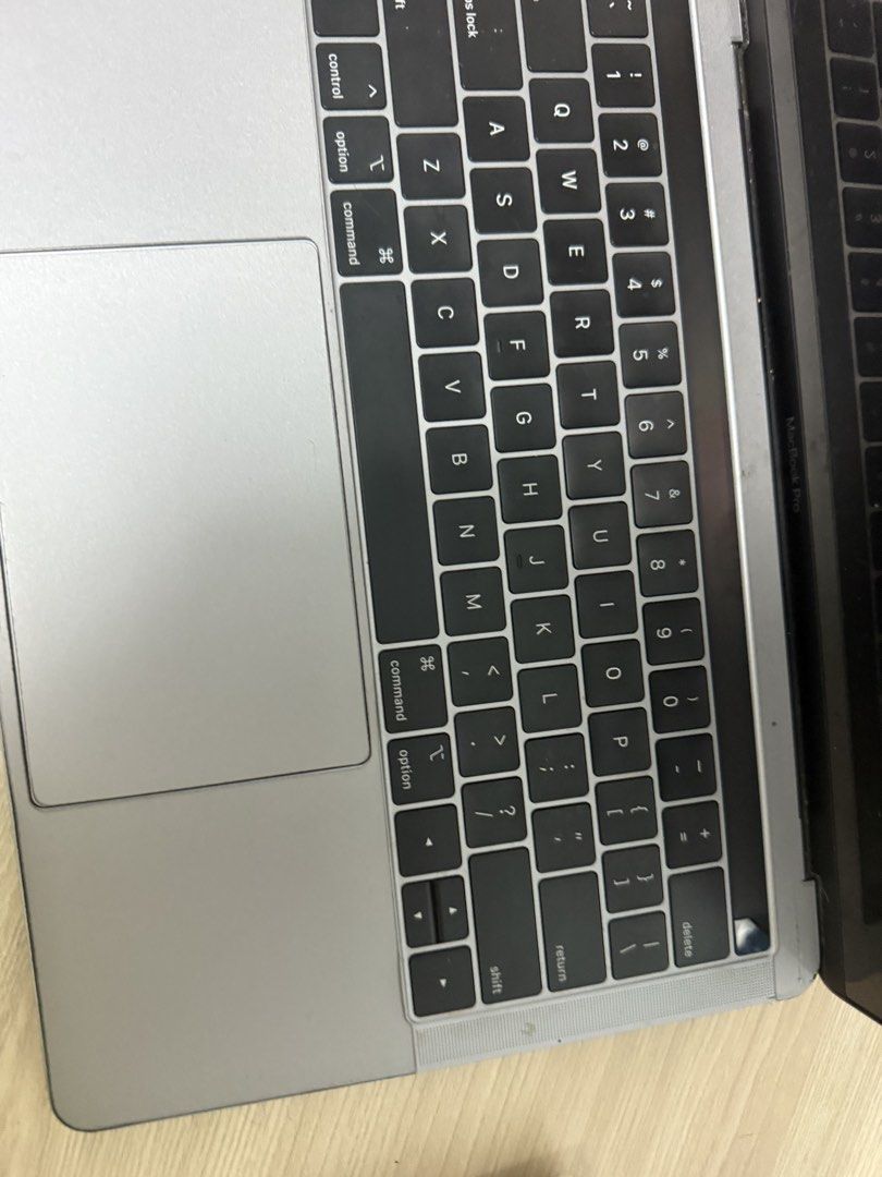 macbook air496667419078174721