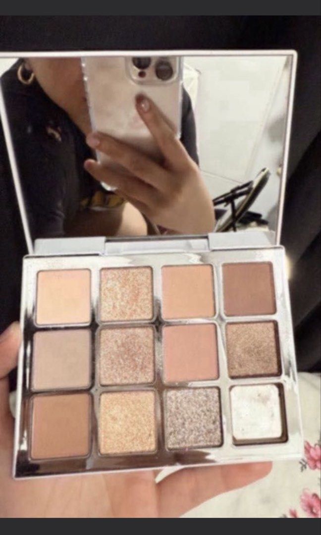 Make up by Mario Ethereal Eyeshadow palette (Category: Makeup) located in Santiago. Submitted by dobongsoon (Listing ID 1303742565, Image 3). Description: 5k+srp see last photo 🥲.