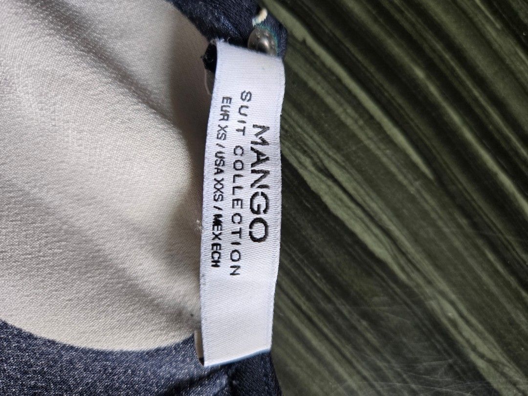 MANGO 中䄂 （分類：其他上衣）位於 Hong Kong。 由 welldone2023 提交（商品編號 1446782863，圖片 3）。簡介： MANGO上衣。