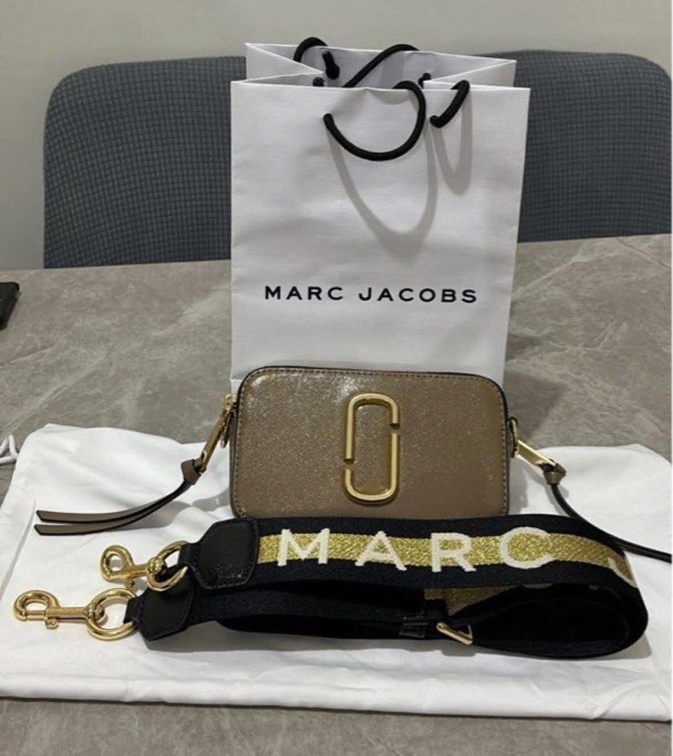 Marc Jacobs Snapshot Camera Bag (Category: Luxury Bags & Wallets) located in Manila. Submitted by roxiee7878 (Listing ID 1446811955, Image 1). Description: - Authentic Marc Jacobs Snapshot camera bag - Comes with original dust bag and shopping bag - Features 'MARC' logo on the strap - Gold hardware - Ideal for everyday use.