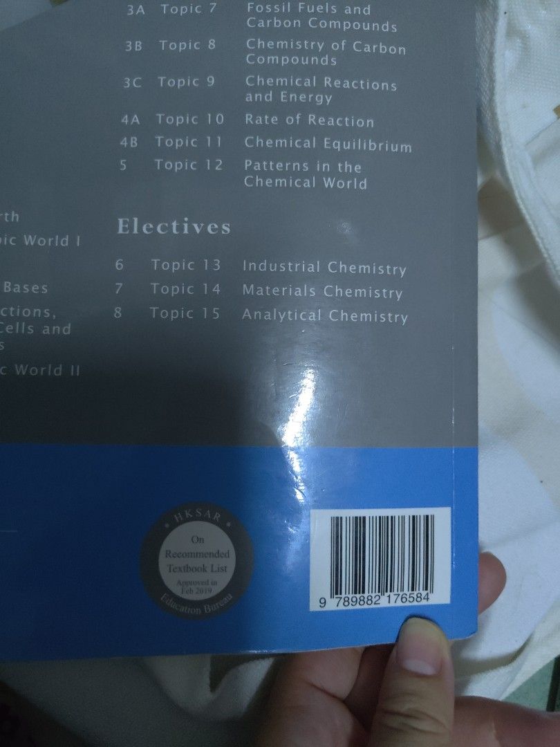 Mastering Chemistry Topic 2 1B （分類：教科書）位於 Hong Kong。 由 w5495814751670 提交（商品編號 1446829552，圖片 2）。簡介： 呢本係 Mastering Chemistry Topic 2 嘅書，有 1B 嘅標記。入面有好多化學課題，包括化學反應、能量、速率等等。仲有好多選修課題，例如工業化學、材料化學。。