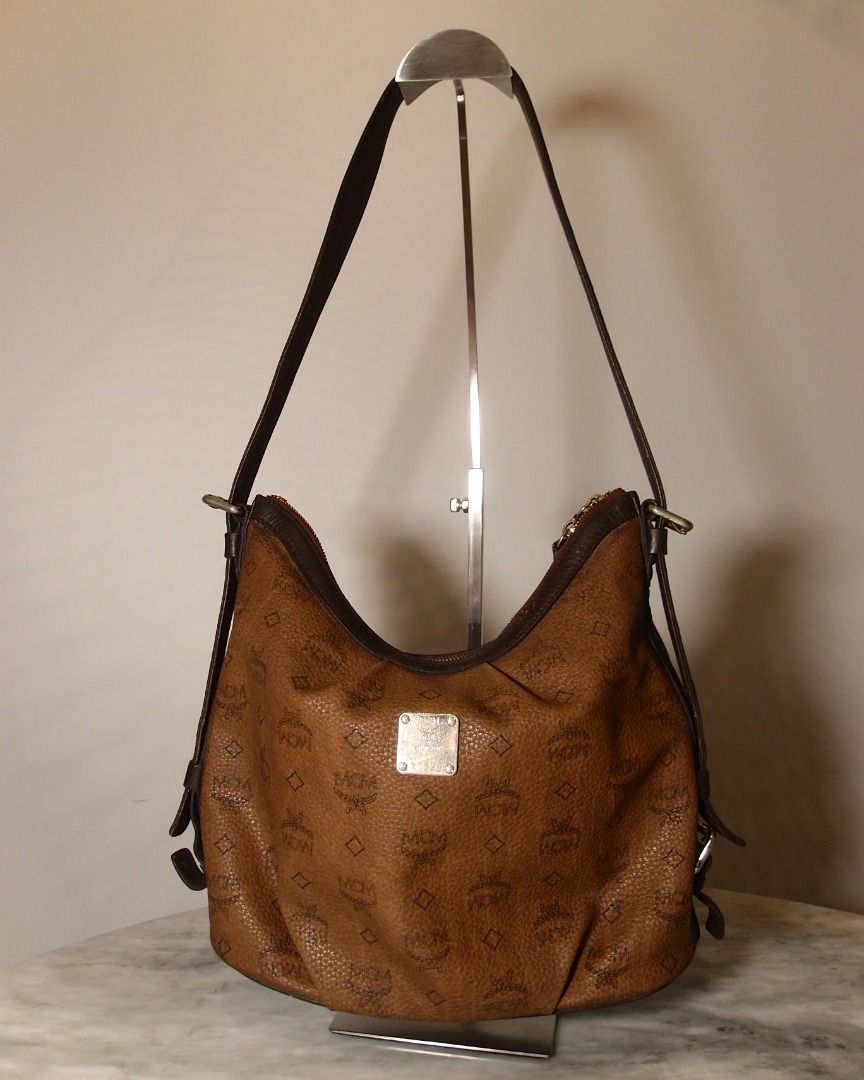 MCM Cognac Hobo Bag (Category: Luxury Bags & Wallets) located in Manila. Submitted by wear.aureve (Listing ID 1446821595, Image 1). Description: Mcm Cognac hobo bag quality: 7.5/10 (well used condition) source: 🇯🇵 MINE: ₱2,800 GRAB: ₱3,800 LOCK [AUTOMATICALLY YOURS🔥]: ₱4,800 Highlights: * signs of wear * scratches on hardware * leather is clean with no scratches/tear * well-used condition Reminder: - Color may vary due to lighting - Brown MCM 