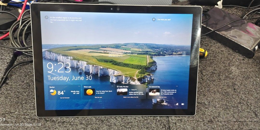 Microsoft surface Pro (Category: Laptops & Notebooks) located in Singapore. Submitted by fojlahosanrabbi2015 (Listing ID 1446861713, Image 2). Description: Surface Pro 4 💥 Processor Core i5 💥Ram 8gb 💥SSD 256gb NVMe ✅ 💥 Model: Microsoft surface Pro 4 💥Bluetooth ✅ 💥WiFi ✅ 💥Camera ✅ 💥 Batery excellent ✅ 💥Windows :-11pro 💥Microsoft Office-2021✅ 💥Excel ✅ 💥 PowerPoint ✅ 💥Word ✅ 💥 Access ✅🌹 💥 💥 Mouse:- 🖱️✅ 💥Power Adapter ✅ 💥Condition