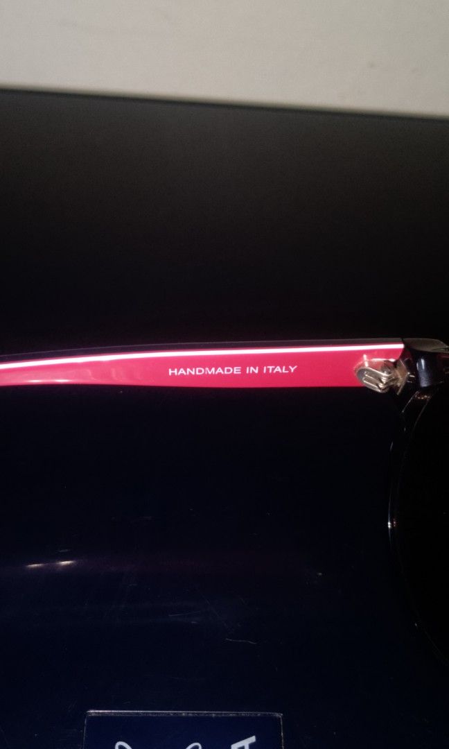 Mini Cooper aviator (Category: Luxury Accessories) located in Quezon City. Submitted by aciertobenzs (Listing ID 1446871948, Image 3). Description: it's luxury sun glasses by mini Cooper aviator sunglasses for women,comes with the box, slightly used..