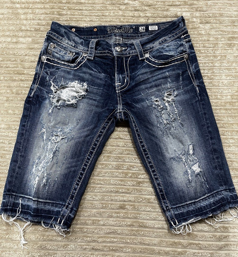 Miss Me Capri (Category: Jeans) located in Manila. Submitted by kerlythreads (Listing ID 1446817300, Image 1). Description: - size 28 - issue missing rhinestones .