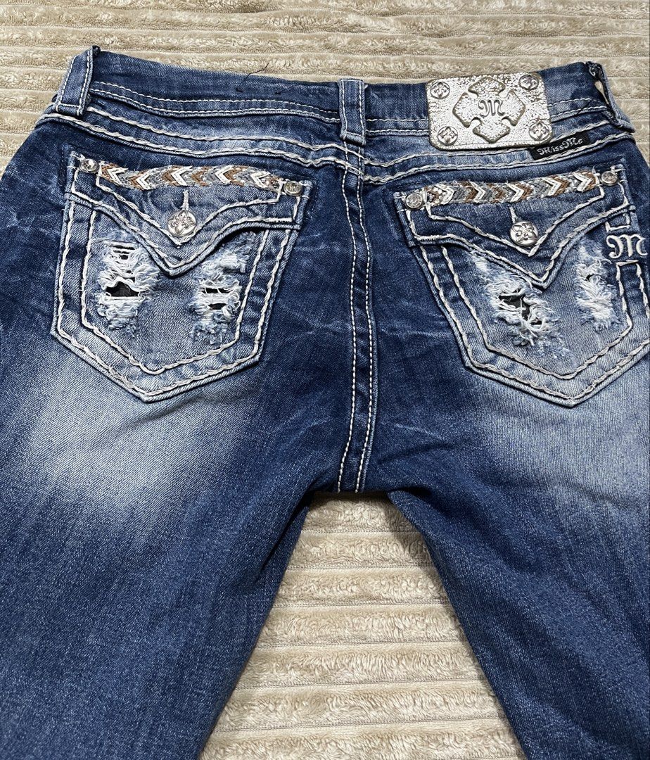 Miss Me Capri (Category: Jeans) located in Manila. Submitted by kerlythreads (Listing ID 1446817300, Image 3). Description: - size 28 - issue missing rhinestones .