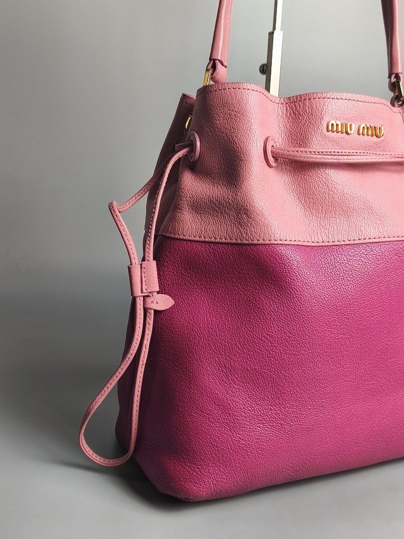 Miu Miu 2Tone Leather Handbag / Shoulder Bag (Category: Shoulder Bags) located in Bulacan. Submitted by dopamineph (Listing ID 1446767433, Image 3). Description: Miu Miu 2Tone Leather Handbag / Shoulder Bag Pre-loved from Japan 🇯🇵 Good Condition Size: Small to Medium Lampo Zip Normal sign of usage Issue Rubs Dm for sure buyer 📩 MOP: Gcash / Maya / BPI Courier: J&t / Lbc / Lalamove Location: SJDM Bulacan.
