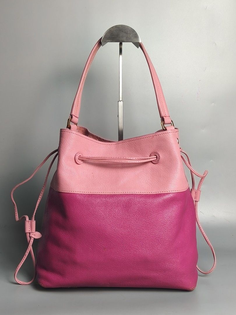 Miu Miu 2Tone Leather Handbag / Shoulder Bag (Category: Shoulder Bags) located in Bulacan. Submitted by dopamineph (Listing ID 1446767433, Image 2). Description: Miu Miu 2Tone Leather Handbag / Shoulder Bag Pre-loved from Japan 🇯🇵 Good Condition Size: Small to Medium Lampo Zip Normal sign of usage Issue Rubs Dm for sure buyer 📩 MOP: Gcash / Maya / BPI Courier: J&t / Lbc / Lalamove Location: SJDM Bulacan.