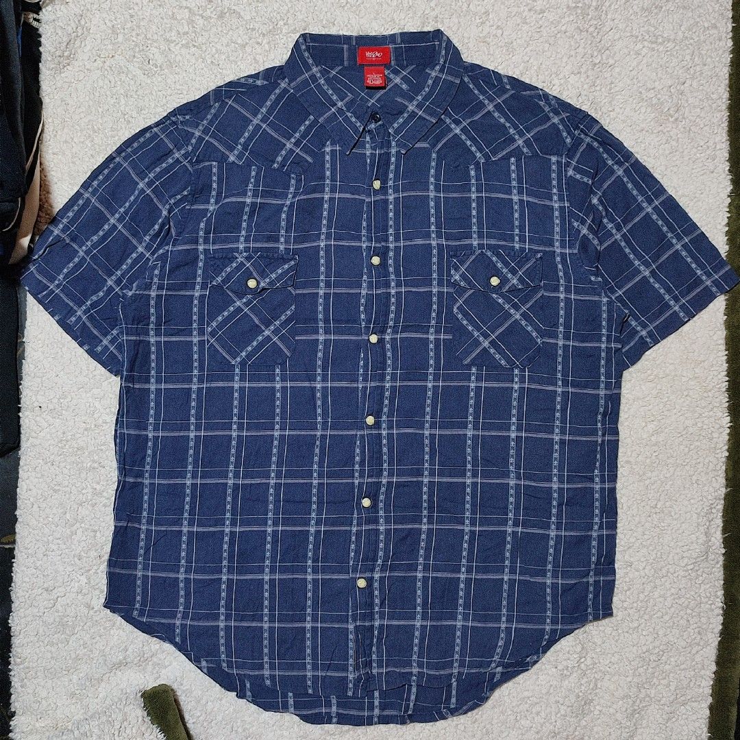 Mossimo Blue Plaid Short Sleeve Button Up Shirt (Category: Tshirts & Polo Shirts ) located in Manila. Submitted by anthonig (Listing ID 1446801786, Image 1). Description: - Brand: Mossimo Length: 29.5-30.5 inches Width: 23 inches Price: 400 pesos Condition: 9.4/10 Issues: none PM if interested or for inquiries Meetups within MANILA only Can do shipping at buyers expense .