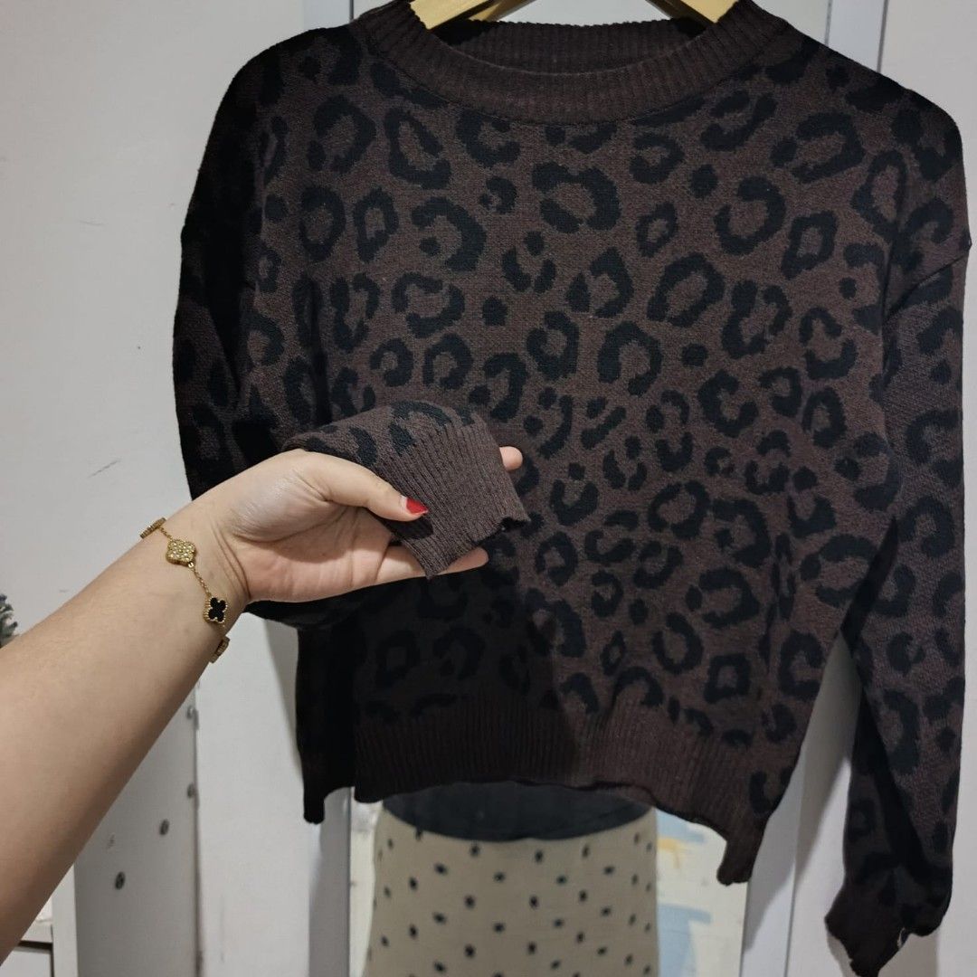 NEW ✨ SWEATER LEOPARD UNISEX DARKCHOCO (PREMIUM) (Kategori: Atasan) berada di Tangerang. Dikirim oleh pr.outfit (ID iklan 1446536957, Gambar 2). Deskripsi: BARANG BARU YA BEB 💖 LD 100-120Cm PB 45CM ALL SIZE FIT TO XL BAHAN TEBAL PREMIUM DARKCHOCO LEOPARD SISA 1 PCS.