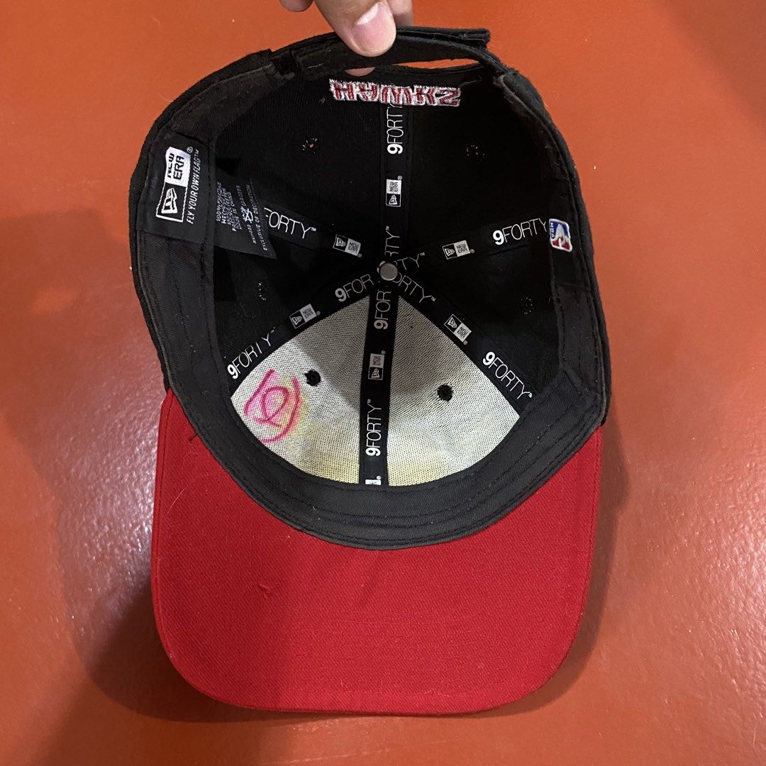 NEW ERA NBA ATLANTA HAWKS HAT (Category: Caps & Hats) located in Pasig City. Submitted by buzzthrifty (Listing ID 1446881417, Image 3). Description: EXCELLENT CONDITION .