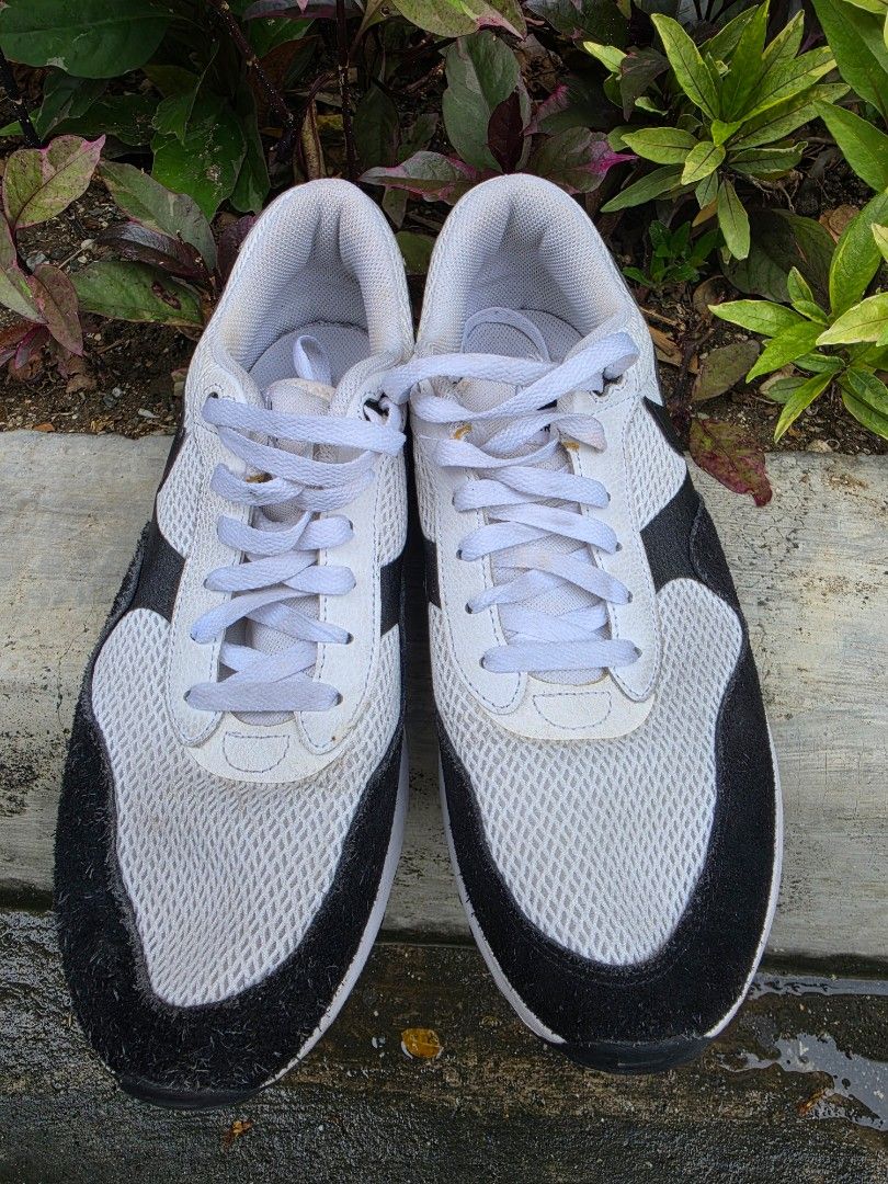 Nike Air Max SYSTM (Size 11) (Category: Casual Shoes) located in Makati City. Submitted by bastybb (Listing ID 1446833718, Image 1). Description: Selling my authentic Nike Air Max SYSTM in Summit White/Black (Style Code: DM9537-103). Excellent retro '80s look with visible Air cushioning, perfect for daily wear. Size: US Men's 11 (UK 10 / EUR 45) Condition: 8/10. Barely used nowadays since I work from home (WFH) most of the week. No sole separatio