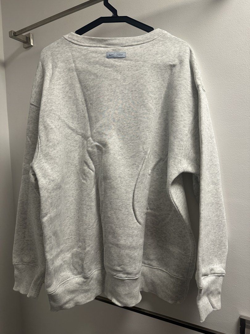 Nike Grey Crewneck Sweatshirt Size M (Category: Coats, Jackets and Outerwear) located in Marikina City. Submitted by saavi94 (Listing ID 1446893413, Image 3). Description: - Grey Nike crewneck sweatshirt - Tagged size M - Newly washed MOP: GCash MOD: Gogo Xpress.