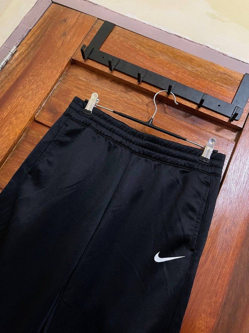 Nike Therma Fit Sweat Pants (Category: Activewear) located in Baler. Submitted by definitelynotmics (Listing ID 1446735035, Image 2). Description: FOR SALE NIKE THERMA FIT SWEAT PANTS COLOR BLACK WITH WHITE LOGO LIKE NEW CONDITION COLOR RATE 10/10 SIZE LARGE ON TAG CAN FIT SIZE 24 TO 29 WAISTLINE LENGTH 35 INCHES AUTHENTIC/ORIGINAL COMPLETE TAG AND WASH TAG WITH DRAWSTRING AND SIDE POCKETS NO ISSUE GARTERIZED WAIST KINDLY CHECK THE PHOTOS FOR THE