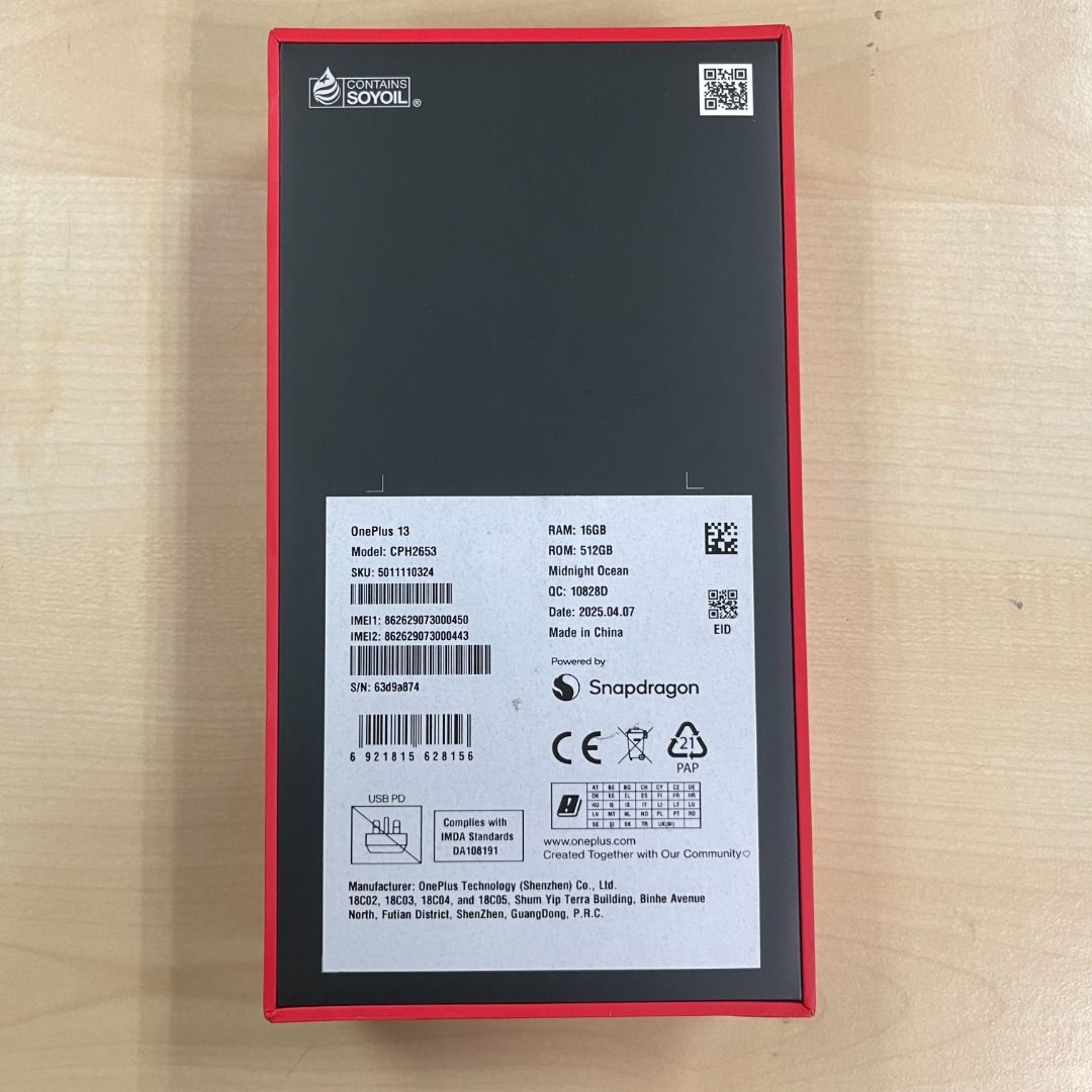 OnePlus 13 Smartphone (Category: OnePlus) located in Quezon City. Submitted by prelovedbygirliess (Listing ID 1446734515, Image 2). Description: Authentic Brand New No flaws Inclusion: Black Case, Type-C cable, SIM Tray Ejector, Quick Start Guide and Safety Guide Model: CPH2653 Color: Midnight Ocean RAM: 16GB ; ROM: 512GB 10/10 condition.