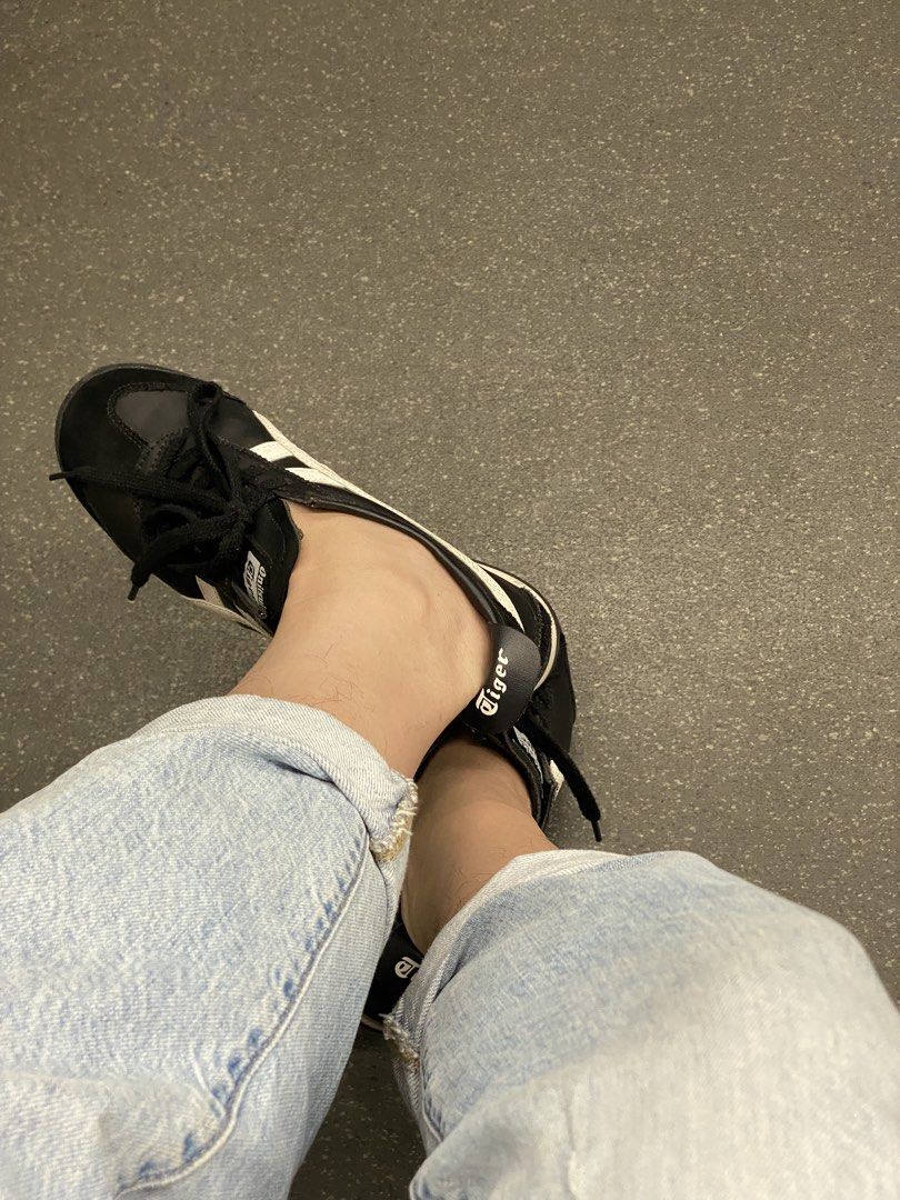 Onitsuka Tiger Black n White (Kategori: Sepatu Wanita) berada di Jakarta Selatan. Dikirim oleh chillibb (ID iklan 1446880057, Gambar 3). Deskripsi: ukuran 38 / 24cm lightly used with box .