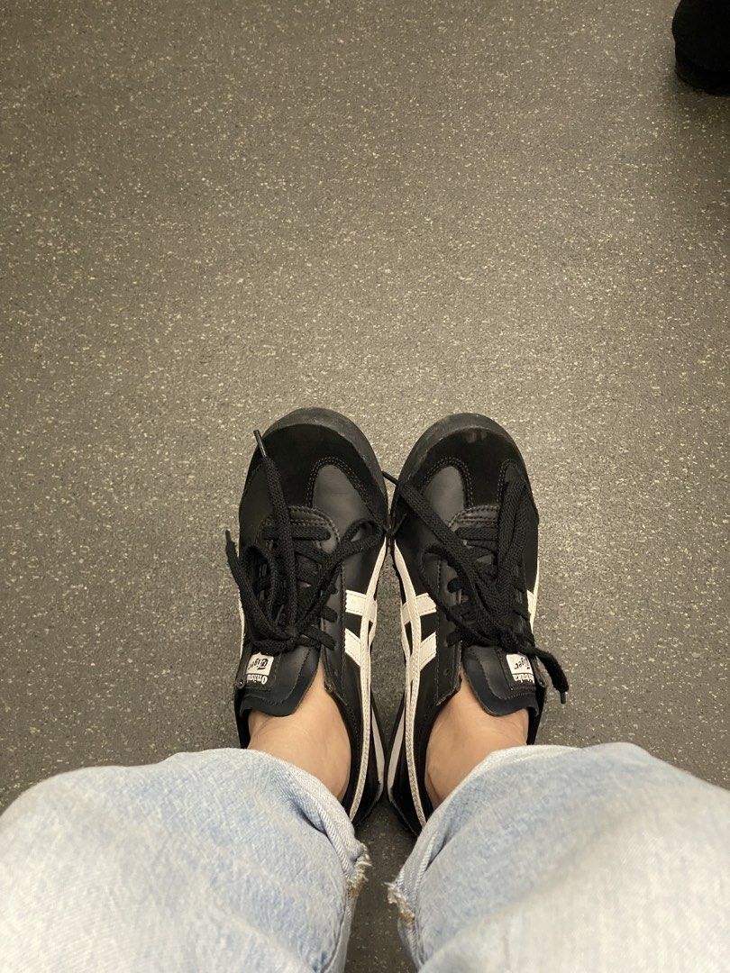 Onitsuka Tiger Black n White (Kategori: Sepatu Wanita) berada di Jakarta Selatan. Dikirim oleh chillibb (ID iklan 1446880057, Gambar 2). Deskripsi: ukuran 38 / 24cm lightly used with box .