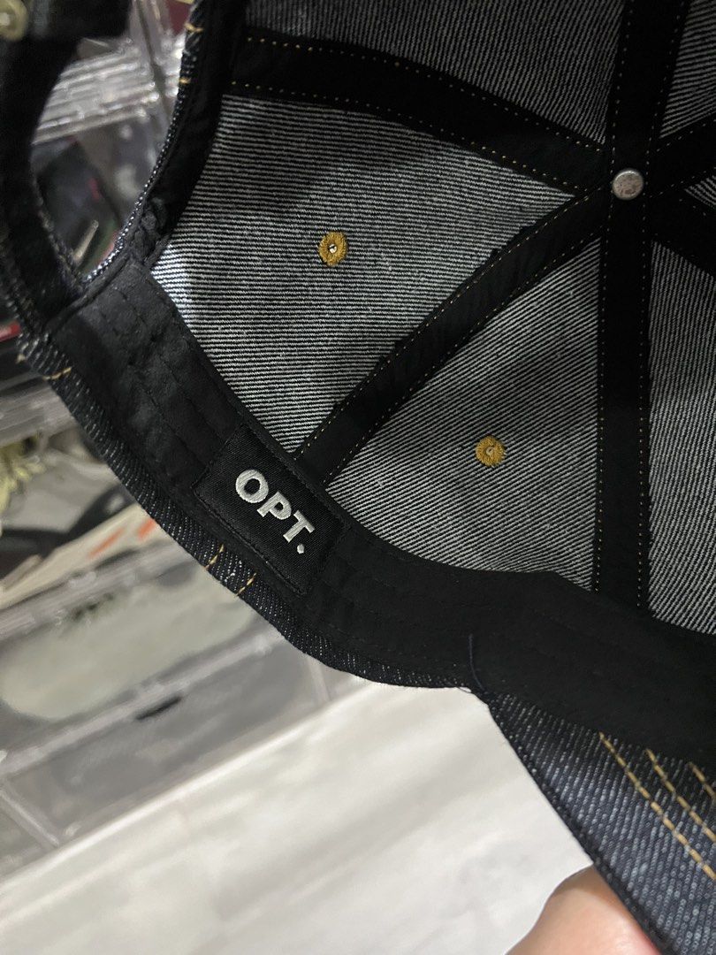 Opt cap (Category: Cap & Hats) located in Ayer Keroh. Submitted by goodplan.my (Listing ID 1446901555, Image 3). Description: Pakai sekali Condition 9.5/10 Full set come with box .