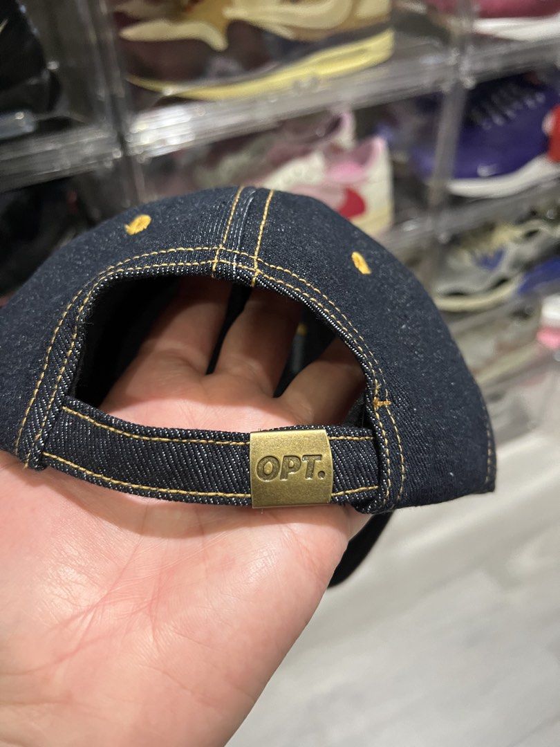 Opt cap (Category: Cap & Hats) located in Ayer Keroh. Submitted by goodplan.my (Listing ID 1446901555, Image 2). Description: Pakai sekali Condition 9.5/10 Full set come with box .