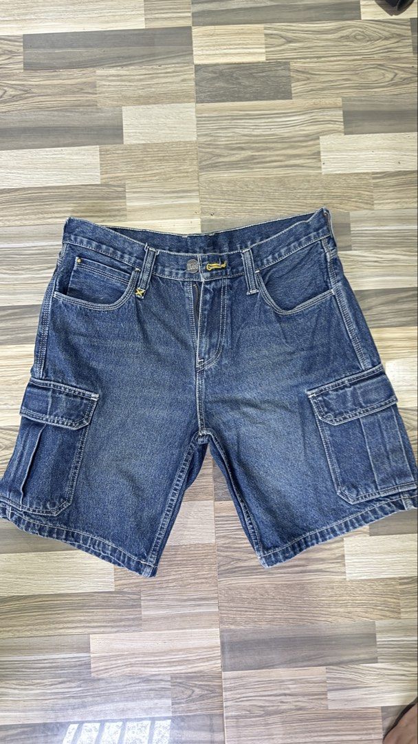 ORIGINAL LEE DENIM SHORT 6 pocket 31-32 (Category: Shorts) located in Bulacan. Submitted by camsrys (Listing ID 1446827531, Image 1). Description: ONCE USED ONLY.