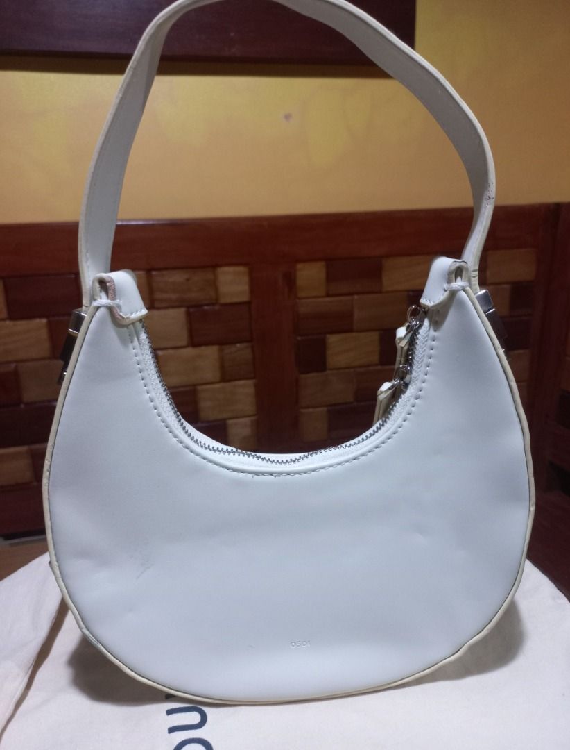 OSOI Toni Mini Bag (Category: Luxury Bags & Wallets) located in Pugo. Submitted by mhylee_fang1989 (Listing ID 1446829527, Image 1). Description: Condition: Lightly used (with minor signs of wear, please check photos) - Hardware: Silver-tone dual zippers - Silhouette: Trendy crescent / moon shape hobo bag MOP: Bank Transfer/ Paymaya/Gcash Shipping: J&T or LBC (SF will be settled once may waybill na for transparency & exact amount).