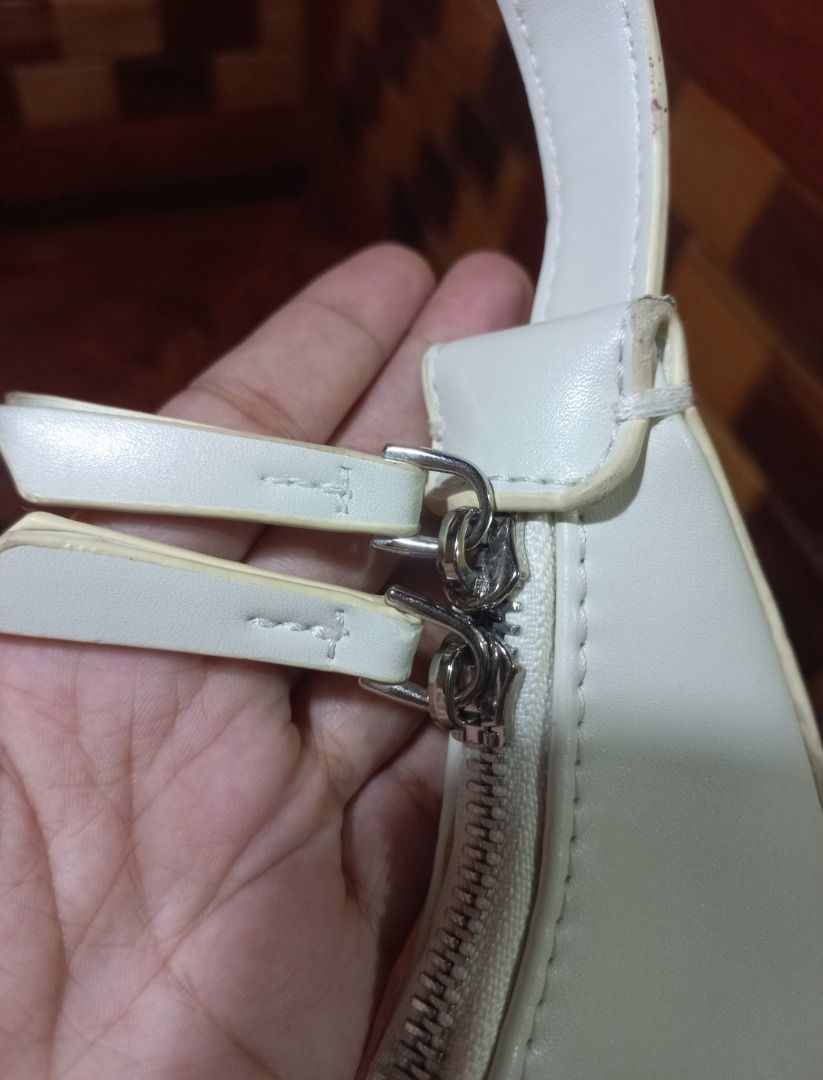 OSOI Toni Mini Bag (Category: Luxury Bags & Wallets) located in Pugo. Submitted by mhylee_fang1989 (Listing ID 1446829527, Image 3). Description: Condition: Lightly used (with minor signs of wear, please check photos) - Hardware: Silver-tone dual zippers - Silhouette: Trendy crescent / moon shape hobo bag MOP: Bank Transfer/ Paymaya/Gcash Shipping: J&T or LBC (SF will be settled once may waybill na for transparency & exact amount).