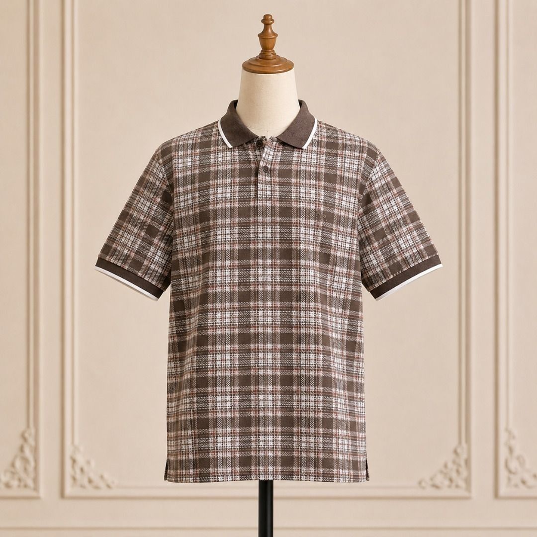 Oto Ono Kemeja Pria Lengan Pendek – Coklat Muda Kotak – Double Knit Premium – Baru (Kategori: Atasan) berada di Jakarta Selatan. Dikirim oleh paper__moon (ID iklan 1446841511, Gambar 1). Deskripsi: • Ukuran: Size M | LD 110 cm | Panjang 72 cm • Lengan pendek, kancing 2 • Kondisi: Baru • Bahan: Double knit premium – halus, tebal tapi adem • Warna: Coklat muda dengan motif kotak-kotak .