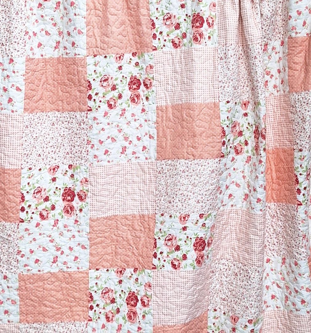PINK QUILT PATCHWORK COMFORTER (Category: Bedding & Towels) located in Mandaluyong City. Submitted by strawfhairy (Listing ID 1446685761, Image 1). Description: interest check for this pink quilt patchwork comforter? 𓂃 𓈒𓏸🪷 ~ mine for 699 + sf (AU) ~ malaki size.