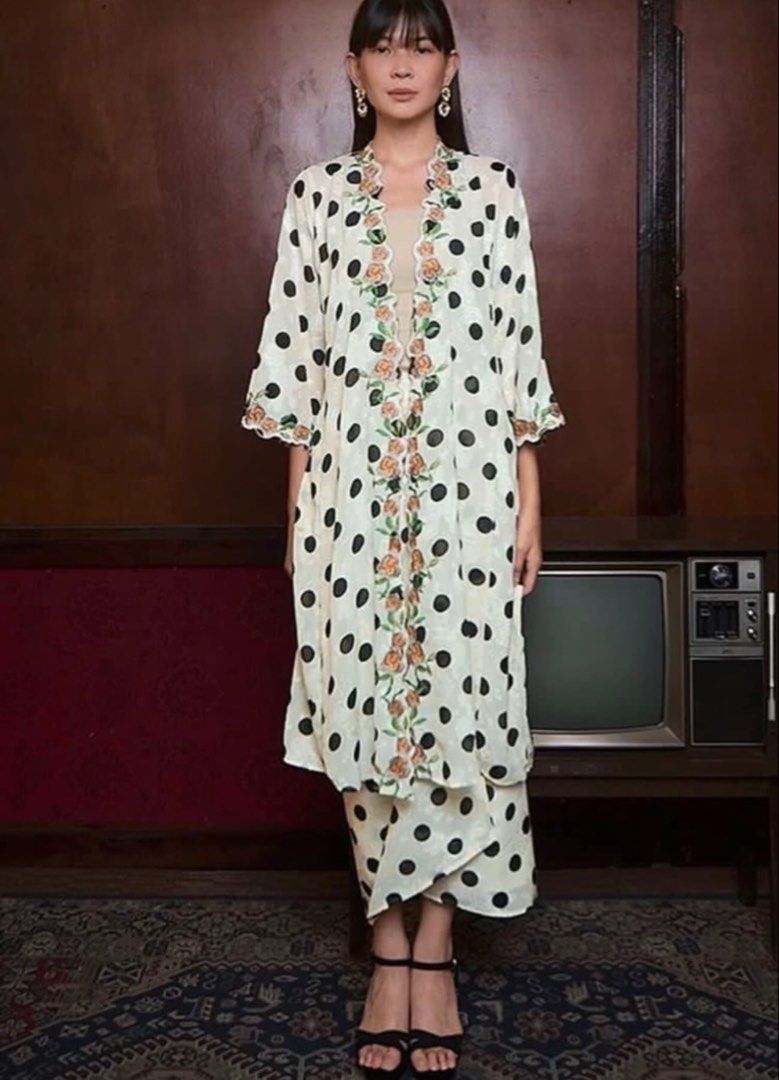 Maslea Polka Dot Kimono Top and Pants Set with Floral Embroidery (Category: Sets or Coordinates) located in Sepang. Submitted by balkis.zaidin (Listing ID 1446773489, Image 1). Description: Maslea polkadot Size M NWT Nk jual dgn brooch sekali.