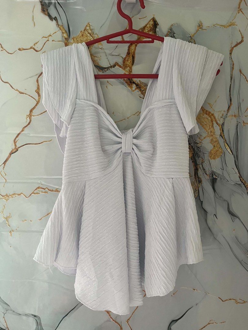 PRELOVED CLOTHES (Category: Blouses) located in Navotas City. Submitted by shopwithella (Listing ID 1446794964, Image 1). Description: PRELOVED CLOTHES 35 PESOS EACH (4 FOR 100) -Some not been worn. - Some use only once. RFS: Need fund. Sf. Shoulder by the buyer Can do shapi checkout.