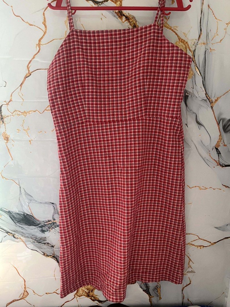 PRELOVED CLOTHES (Category: Blouses) located in Navotas City. Submitted by shopwithella (Listing ID 1446794964, Image 2). Description: PRELOVED CLOTHES 35 PESOS EACH (4 FOR 100) -Some not been worn. - Some use only once. RFS: Need fund. Sf. Shoulder by the buyer Can do shapi checkout.