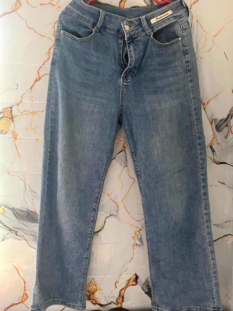 PRELOVED PANTS (Category: Jeans) located in Navotas City. Submitted by shopwithella (Listing ID 1446795422, Image 1). Description: PRELOVED CLOTHES 35 PESOS EACH (4 FOR 100) Size: 27-29 -Some not been worn. - Some use only once. RFS: Need fund. Sf. Shoulder by the buyer Can do shapi checkout.