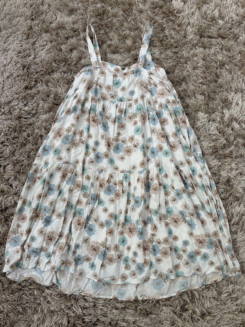 Preloved Uniqlo Maxi dress (Category: Babies & Kids Fashion) located in San Juan City. Submitted by snjtan (Listing ID 1446818837, Image 2). Description: Size 140 fits 9-10.