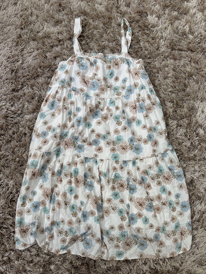 Preloved Uniqlo Maxi dress (Category: Babies & Kids Fashion) located in San Juan City. Submitted by snjtan (Listing ID 1446818837, Image 1). Description: Size 140 fits 9-10.