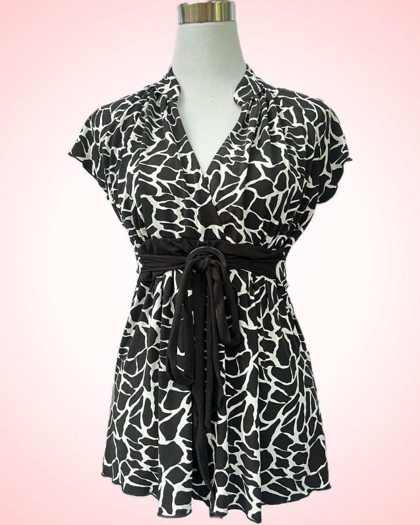 Retro Top (Category: Blouses) located in Manila. Submitted by kerlythreads (Listing ID 1446818123, Image 1). Description: - small - no issue.