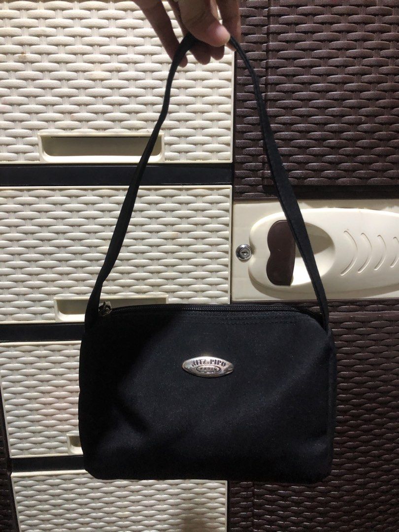 Ritz Pipo Paris Black Shoulder Bag (Category: Shoulder Bags) located in Antipolo. Submitted by miuriena (Listing ID 1446826826, Image 2). Description: - Brand: Ritz Pipo Paris - NYLON - Color: Black - Type: Shoulder Bag - Closure: Zipper - Features: Small strap, front logo, back zipper pocket - Ideal for: Everyday use, small and compact.