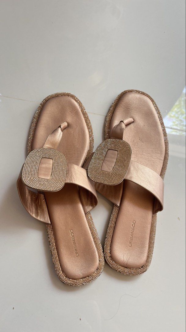 Sandal urban&co new (Kategori: Sepatu Wanita) berada di Bandarlampung. Dikirim oleh bungaaudia (ID iklan 1446758510, Gambar 1). Deskripsi: .
