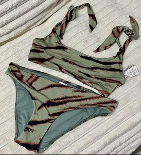 (Category: ) located in . Submitted by somethingnewandloved (Listing ID 1446741013, Image 1). Description: .