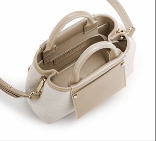 (Category: ) located in . Submitted by cream.closet (Listing ID 1446728718, Image 1). Description: .