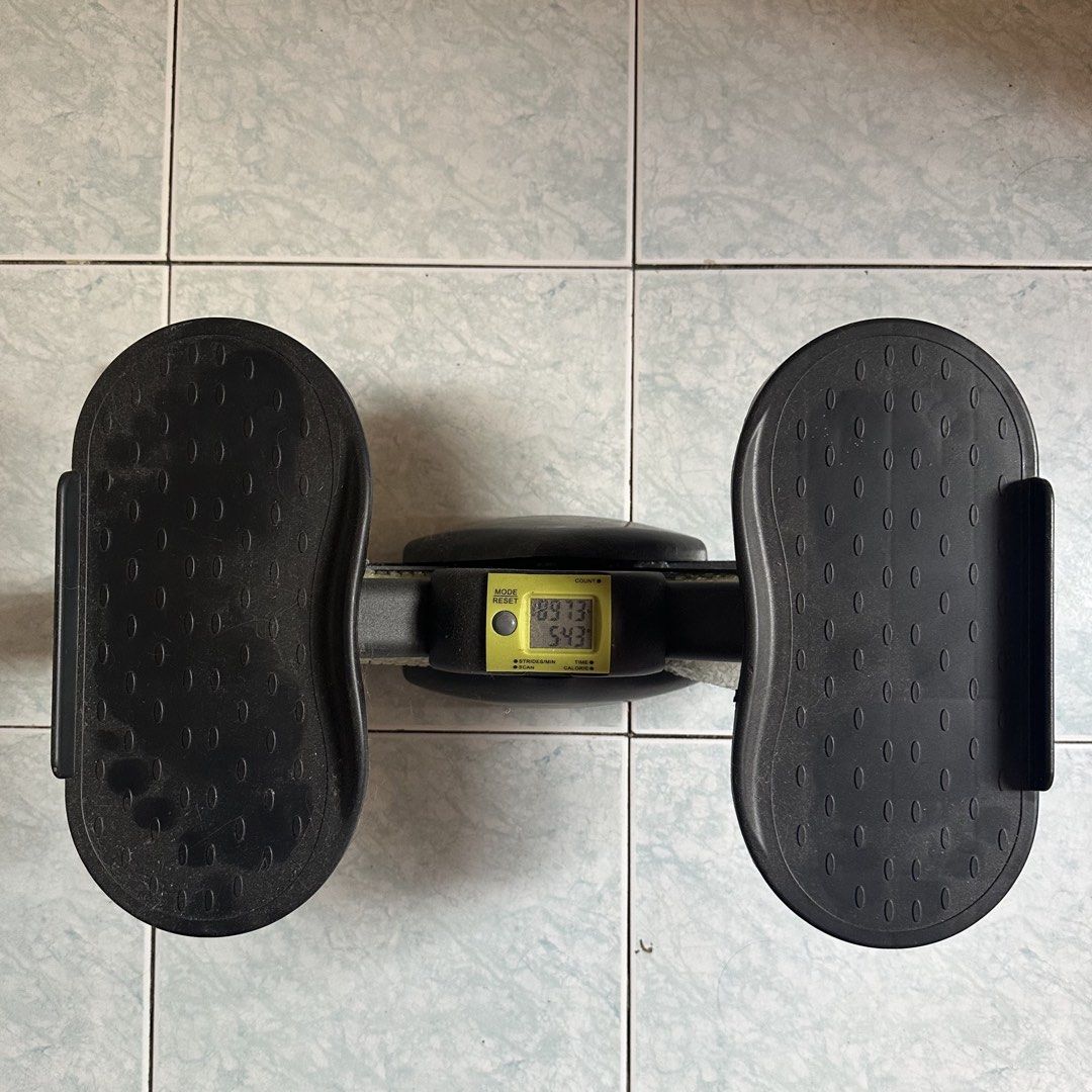 Stepper Exercise Machine (Category: Cardio & Fitness Machines) located in Kuala Lumpur. Submitted by faraaahdiela (Listing ID 1446845388, Image 2). Description: ❗️Bought this years but rarely use because i dont have time ❗️ Look good as new ❗️Self pickup at Gombak .