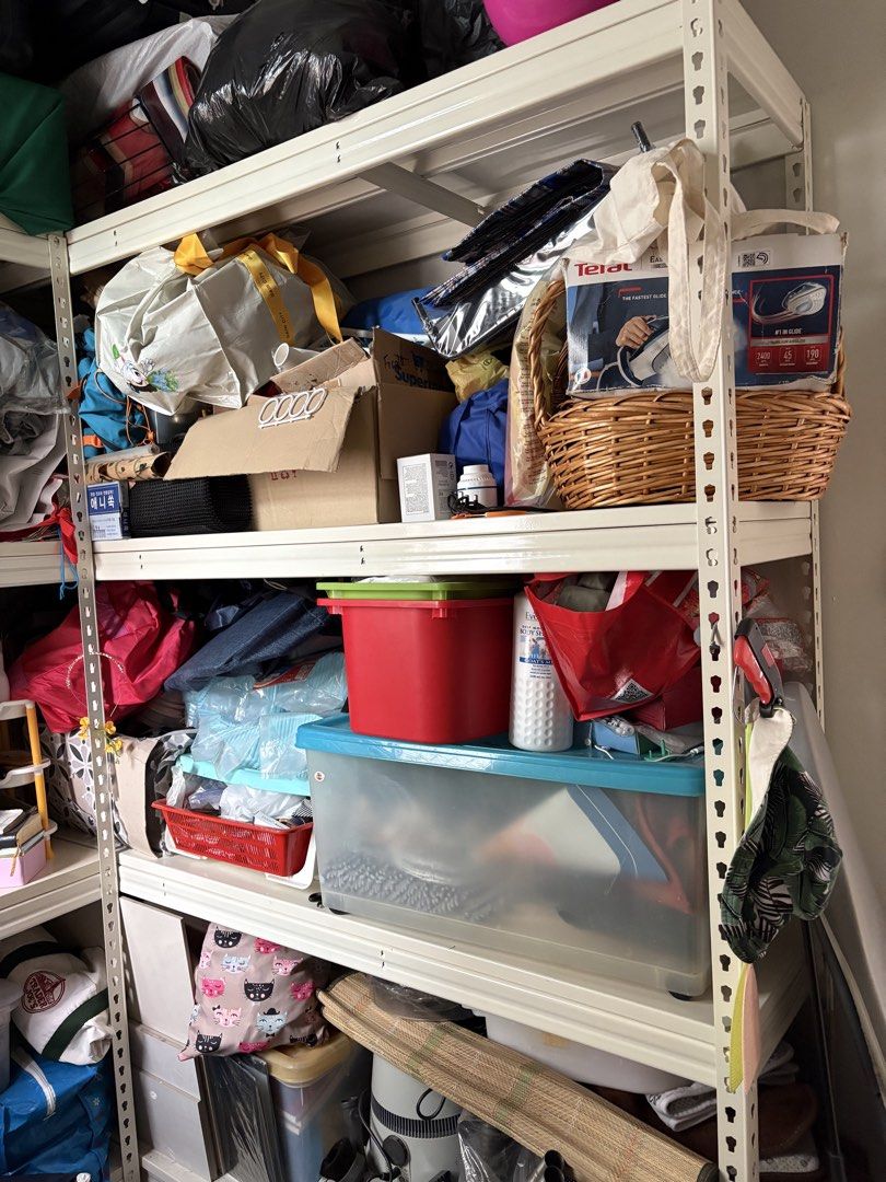 Storage shelf496627355590348800