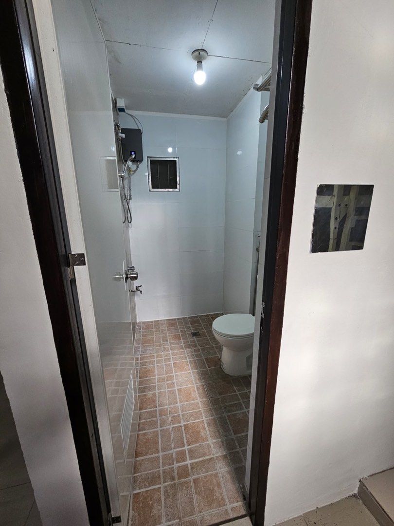 Studio Type Unit (Category: Room Rentals) located in Quezon City. Submitted by fast_chelliey (Listing ID 1446722419, Image 2). Description: 1 studio type unit with own kitchen and toilet, 1 month advance,1 month deposit & 5k security deposit..near Sta Lucia Mall, LRT station of Marikina/Pasig station..pm for more inquiry...