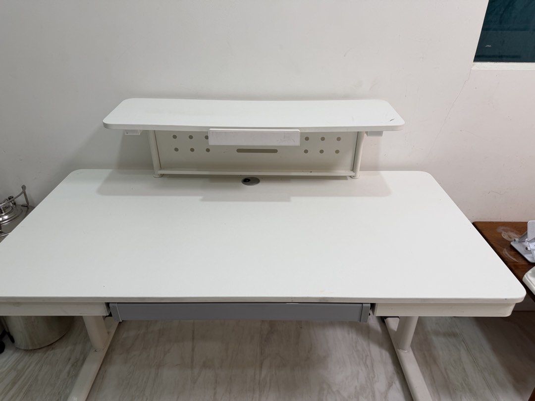study table (Category: Tables & Sets) located in Singapore. Submitted by wch88 (Listing ID 1446733520, Image 1). Description: 学习桌，电脑桌，1.2m*0.6m，带书架可以放ipad，桌子的高度可以调节。桌面有放保护垫，比较干净。.