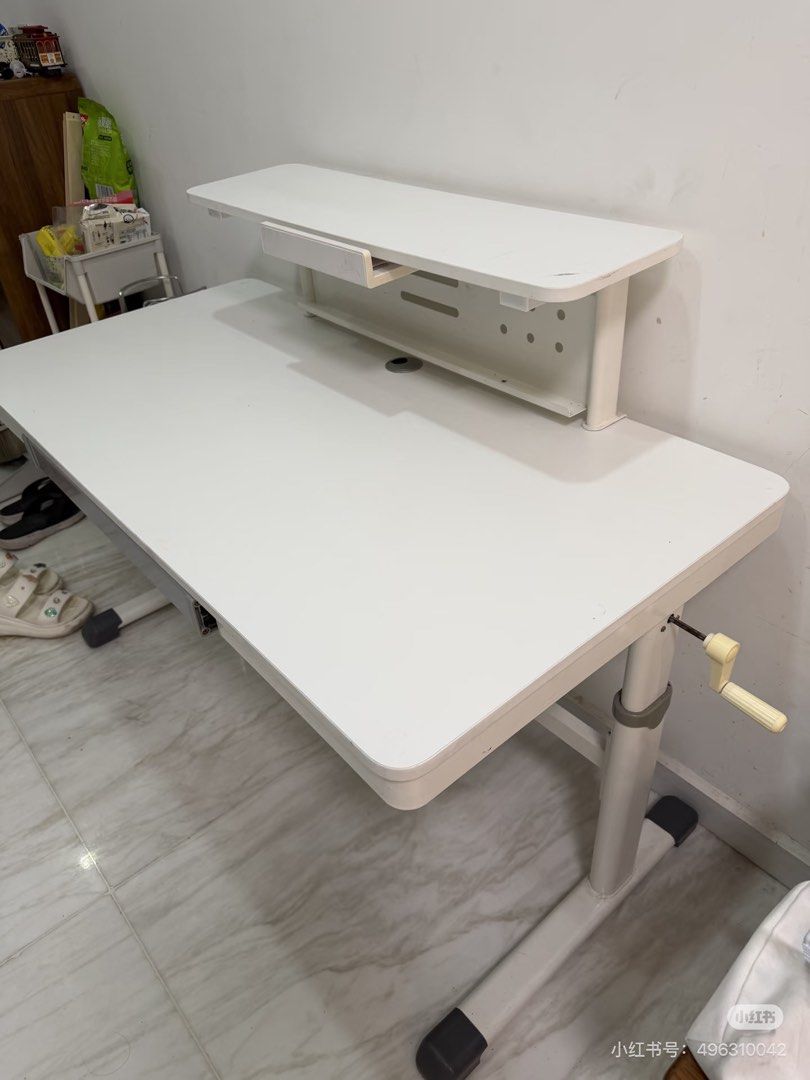 study table (Category: Tables & Sets) located in Singapore. Submitted by wch88 (Listing ID 1446733520, Image 2). Description: 学习桌，电脑桌，1.2m*0.6m，带书架可以放ipad，桌子的高度可以调节。桌面有放保护垫，比较干净。.