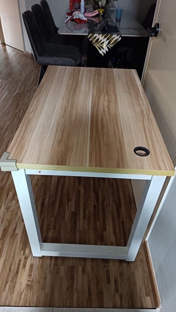 Study table (Category: Tables & Sets) located in Singapore. Submitted by yaznsam (Listing ID 1446750033, Image 2). Description: Study table 100cmx60cm.