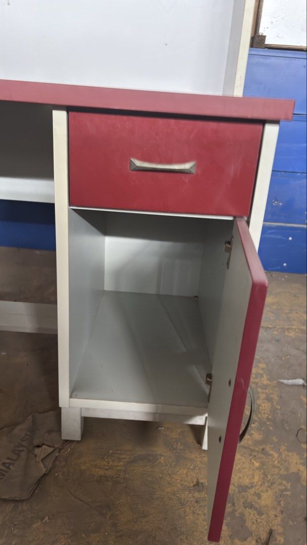 STUDY TABLE (Category: Other Home Furniture) located in Kuala Lumpur. Submitted by orchidynna (Listing ID 1446820464, Image 3). Description: .